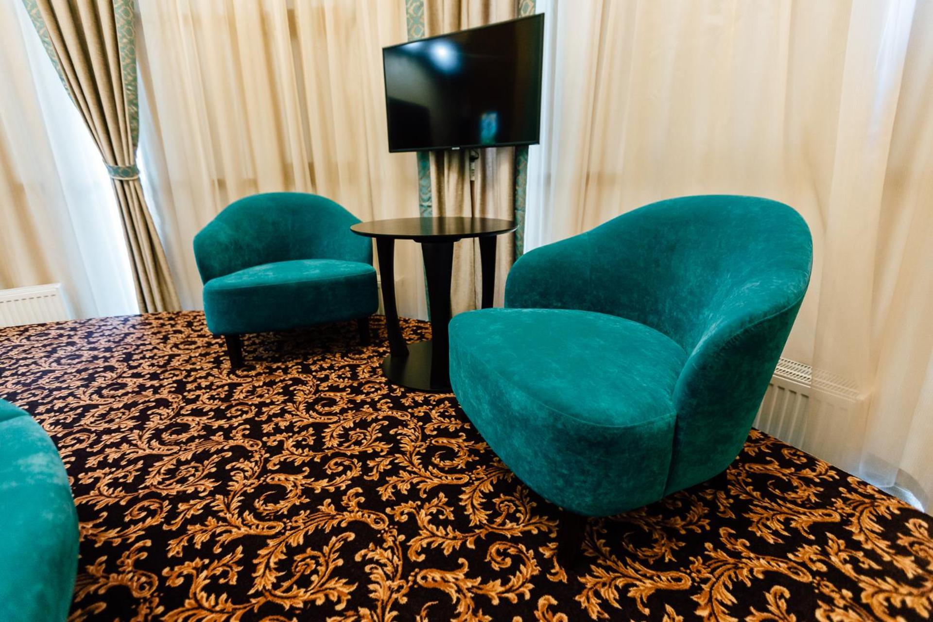 Khan-Chinar Hotel นิปโปร ภายนอก รูปภาพ