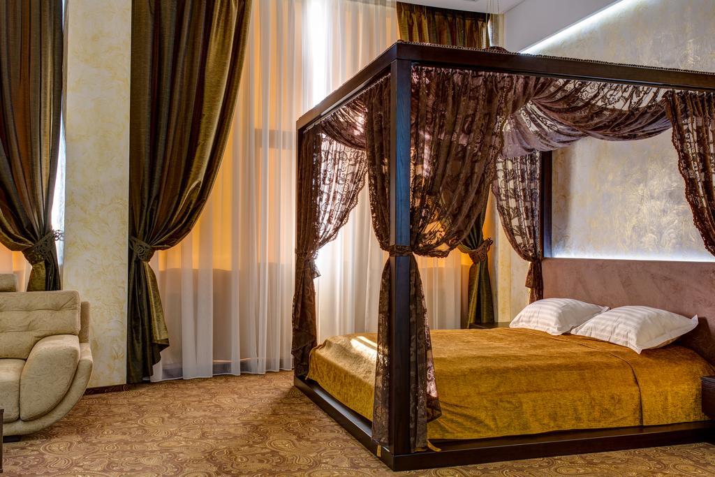 Khan-Chinar Hotel นิปโปร ภายนอก รูปภาพ