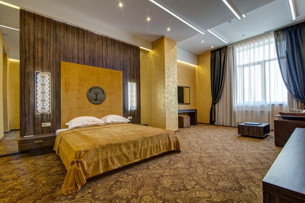 Khan-Chinar Hotel นิปโปร ภายนอก รูปภาพ