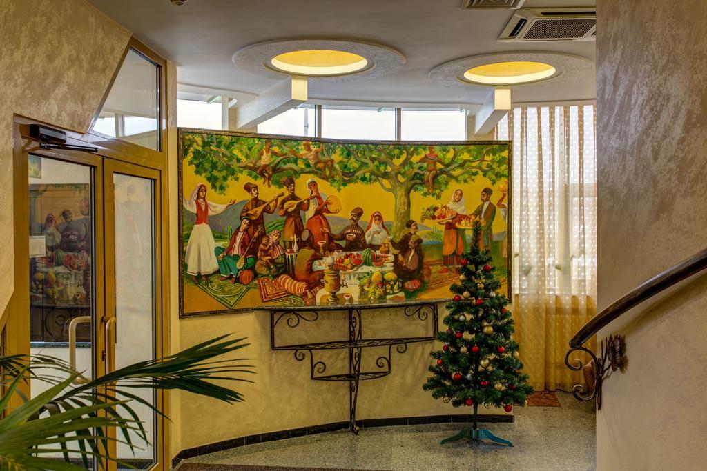 Khan-Chinar Hotel นิปโปร ภายนอก รูปภาพ