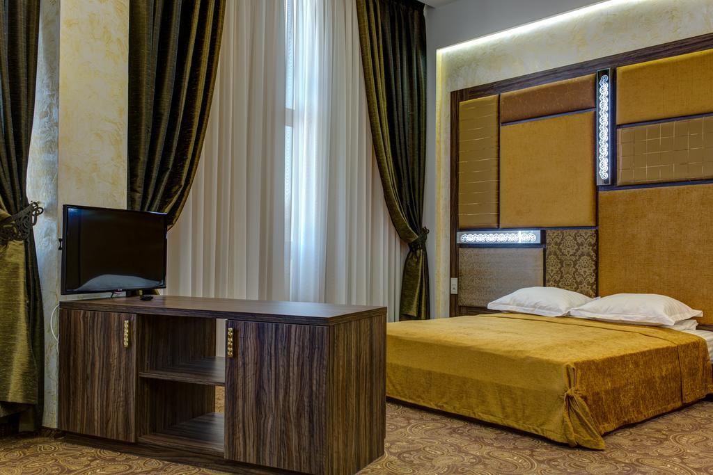 Khan-Chinar Hotel นิปโปร ภายนอก รูปภาพ
