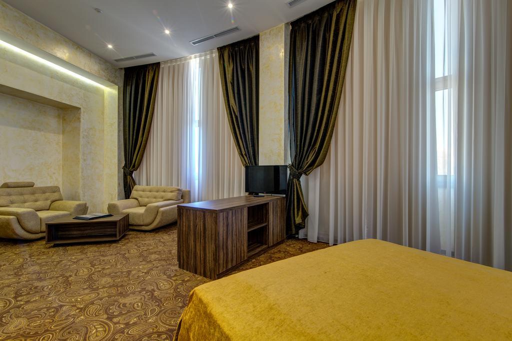 Khan-Chinar Hotel นิปโปร ภายนอก รูปภาพ