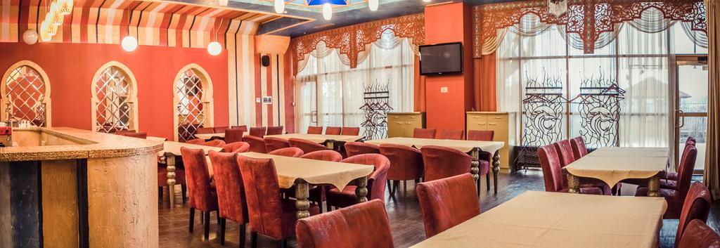 Khan-Chinar Hotel นิปโปร ภายนอก รูปภาพ