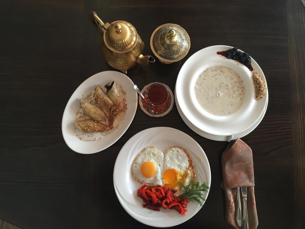 Khan-Chinar Hotel นิปโปร ภายนอก รูปภาพ