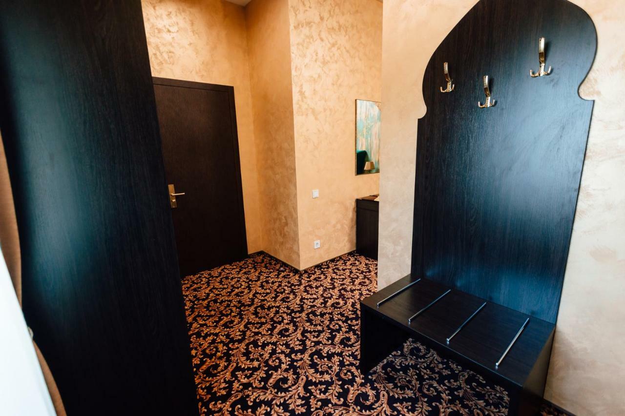 Khan-Chinar Hotel นิปโปร ภายนอก รูปภาพ