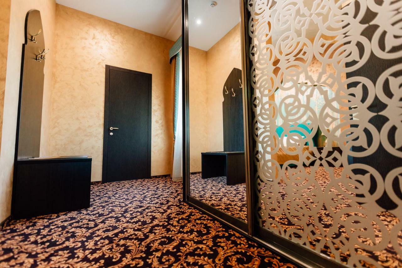 Khan-Chinar Hotel นิปโปร ภายนอก รูปภาพ