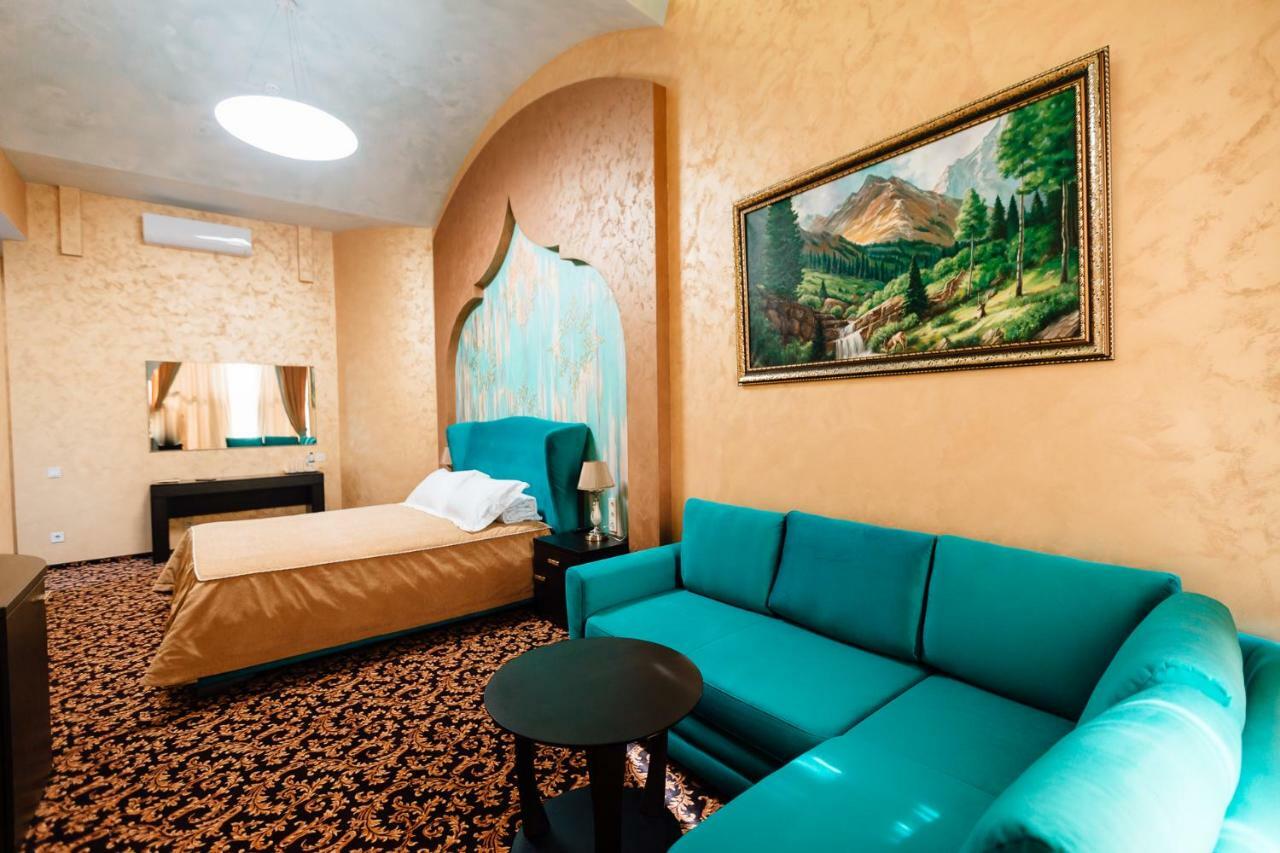 Khan-Chinar Hotel นิปโปร ภายนอก รูปภาพ