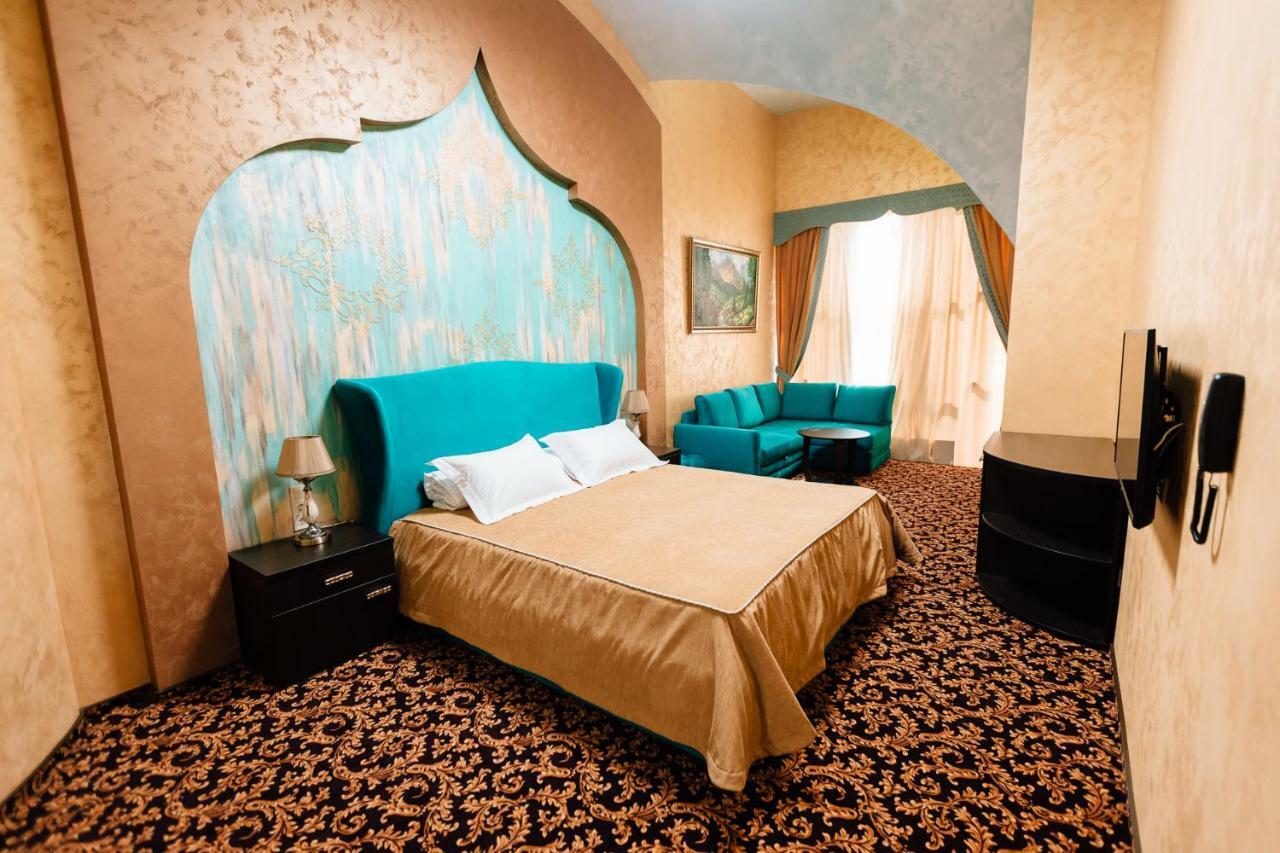 Khan-Chinar Hotel นิปโปร ภายนอก รูปภาพ